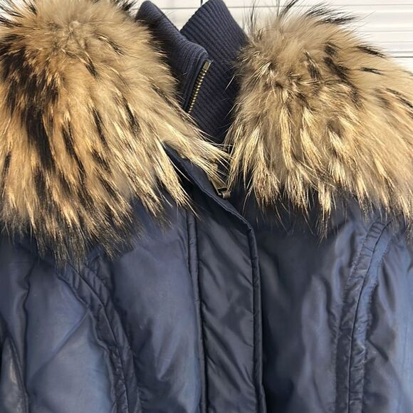 Andrew Marc Women’s Navy Blue Long Puffer Coat Hood Raccoon Fur Belted Waist XS - Picture 3 of 8